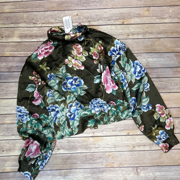 GUESS Women's ECO LONG SLEEVE BOWED JUN SATIN SHIRT Green Size M - Picture 2 of 8